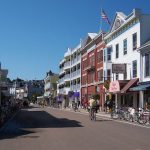 1280px-MackinacIslandDowntown1.jpg